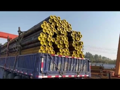 Las tuberías de acero al carbono están listas para el transporte.